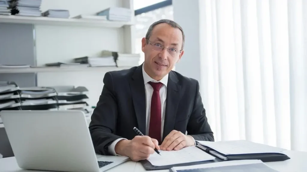 Advogados em Presidente Médici: Como contratar sem riscos