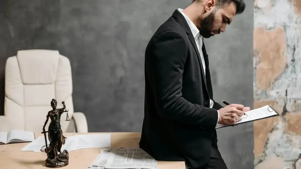 Advogados em Apuí: Como contratar sem riscos